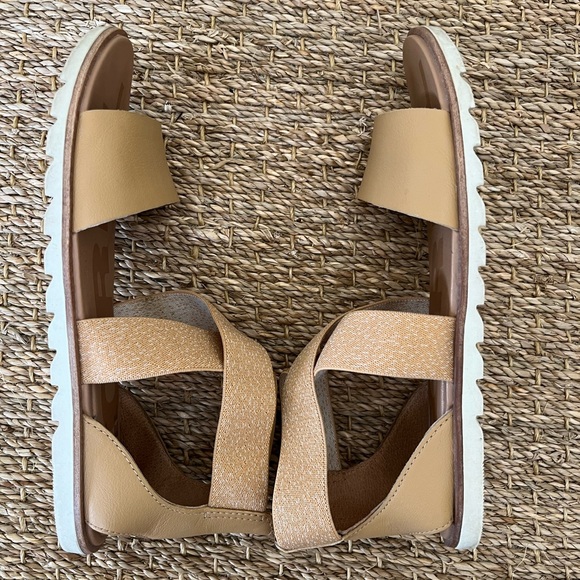 Sorel Women's Beige Cross-Strap Sandals, Size: 7 - Picture 6 of 9